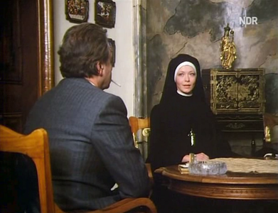 Gruppenbild mit Dame / Group Portrait With A Lady - by Aleksandar Petrovic (1977)