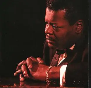 Oscar Peterson  -  Live  -   Paris Jazz Concert    (1999)