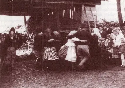 Báré (Bărăi) – Magyarpalatka (Palatca). The Mácsingó Family. Village music from the Transylvanian Heath (Belső-Mezőség)