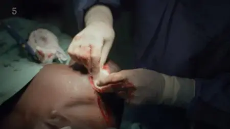 Channel 5 - Doctors of War: Saving Lives (2021)