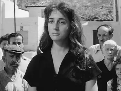 To koritsi me ta mavra / A Girl in Black (1956)