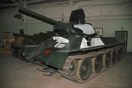 T-34-76 1942 Walk Around