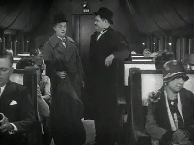 LAUREL & HARDY: Berth Marks (1929)