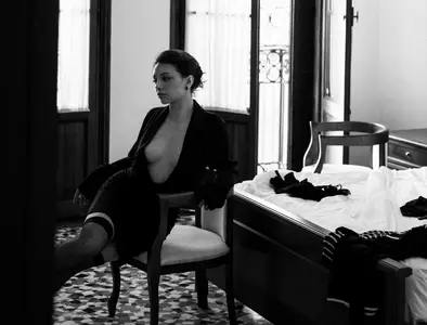 Olivia Linz by Pascal Uehli