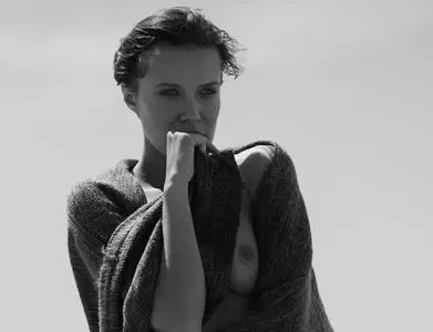 Oksana Chucha by Hannes Walendy