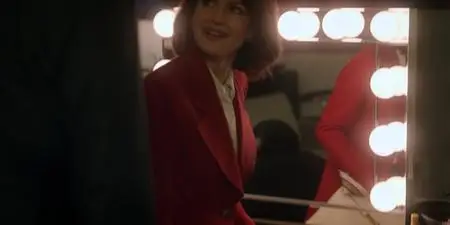 The Girls on the Bus S01E08