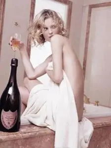 Eva Herzigova - Champagne Photoshoot