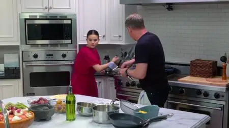 Selena + Chef S04E10