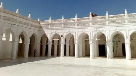 Essentials Of Islamic Art & Architecture