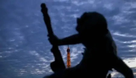 (Fr5) Quand la Tour Eiffel se dévoile (2013)