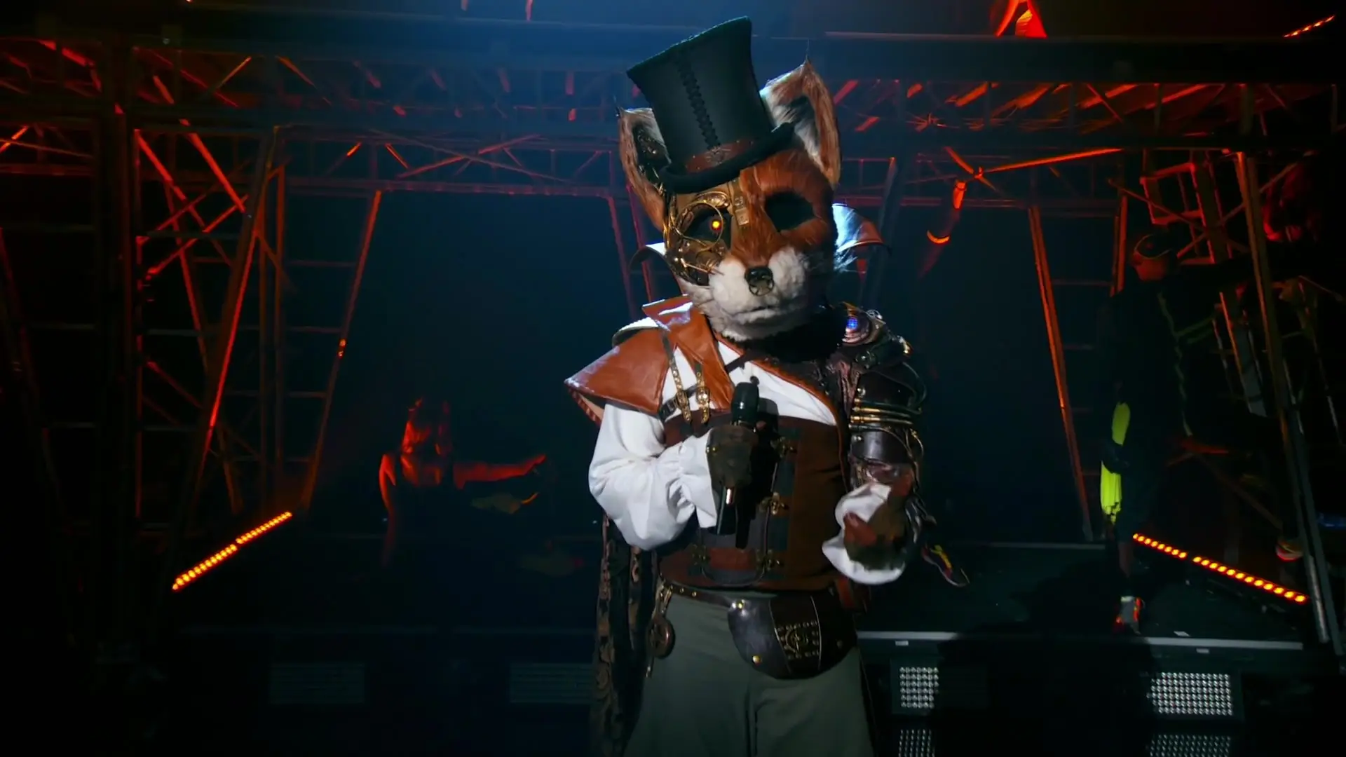 Лис шоу. The masked Singer дракон. Лисы шоу маска Сингер. The masked Singer Викинг. The masked Singer собака.