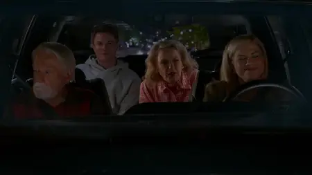 Leanne S01E08