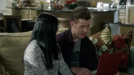 Modern Family S09E10