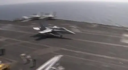 Die USS Ronald Reagan Militaerbasis auf hoher See