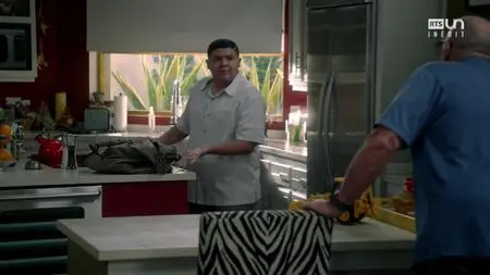 Modern Family S09E10