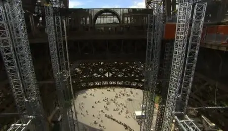 (Fr5) Quand la Tour Eiffel se dévoile (2013)