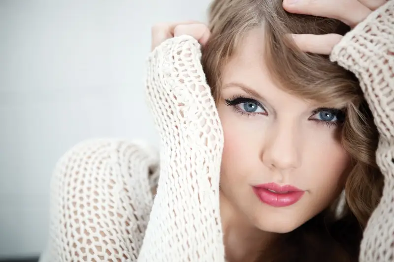 Taylor Swift - Speak Now Album Promoshoot 2010 / AvaxHome