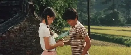 Zai na he pan qing cao qing / The Green, Green Grass of Home (1983)