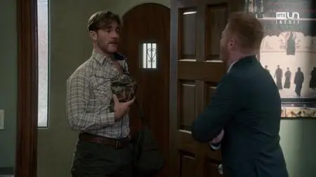 Modern Family S09E10