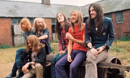 Hawkwind - Live & Rare: Onward Flies The Bird (1997)