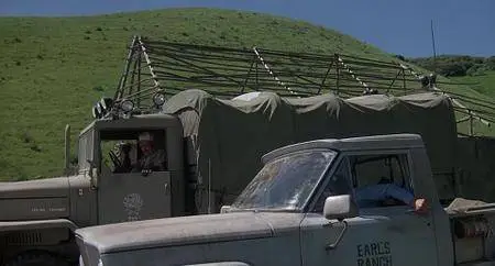 Tremors 2: Aftershocks (1996)