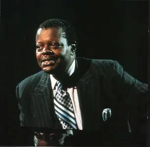 Oscar Peterson  -  Live  -   Paris Jazz Concert    (1999)