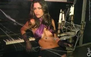 Virgula Girl with Daniela Albuquerque