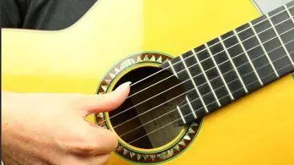 Guitar Lessons for complete beginners - super simple and fun
