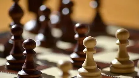 Beginner Chess Course from a top Chess Youtuber (2022-05)