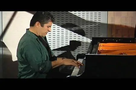 Frank Gambale - Acoustic improvisation [repost]