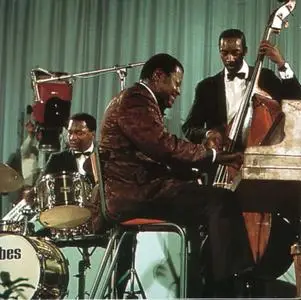 Oscar Peterson  -  Live  -   Paris Jazz Concert    (1999)