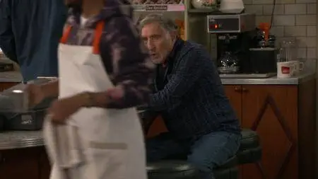 Superior Donuts S02E10