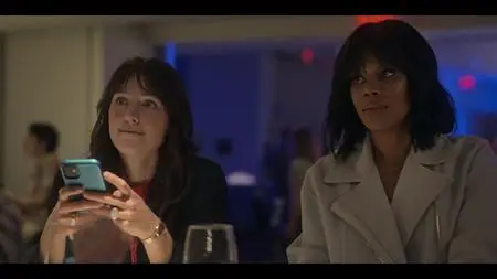 The Girls on the Bus S01E03