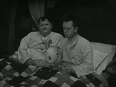 LAUREL & HARDY: LOS CALAVERAS (1931)