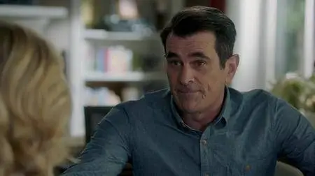 Modern Family S09E11