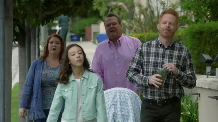 Modern Family S09E02