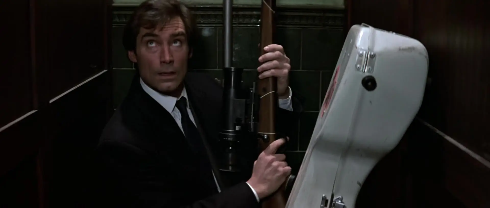 The Living Daylights (1987) / AvaxHome