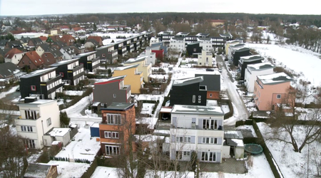 Halt auf freier Strecke / Stopped on Track - by Andreas Dresen (2011)