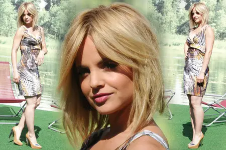 Mena Suvari - Photocall in Rome April 18, 2012