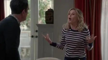 Modern Family S09E17