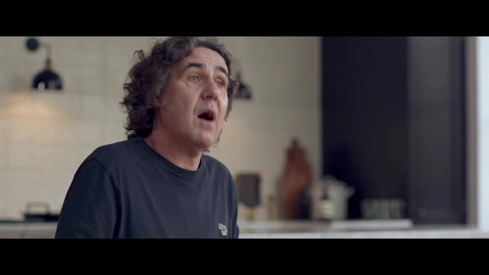 Micky Flanagan: Peeping Behind the Curtain (2020) / AvaxHome
