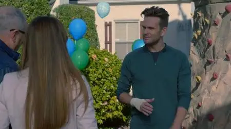 Modern Family S09E17