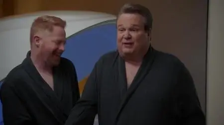 Modern Family S09E17