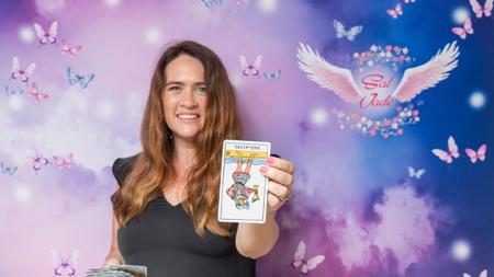 Tarot Reversals: How to Give Tarot Readings with Reversals