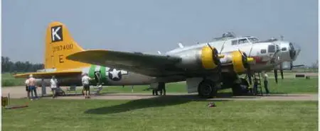 B-17 Boeing Flying Fortress Fuddy Duddy Walk Around