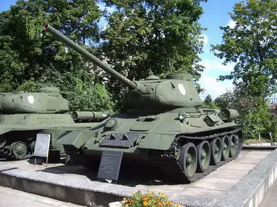 T-34-85 Minsk Walk Around