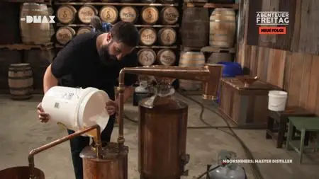 Moonshiners: Master Distiller S02E05 S02E02