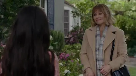 The Woman in the House Across the Street from the Girl in the Window S01E01