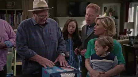 Modern Family S10E22