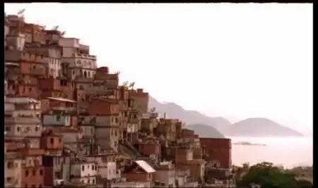 Notícias de uma Guerra Particular (1999)